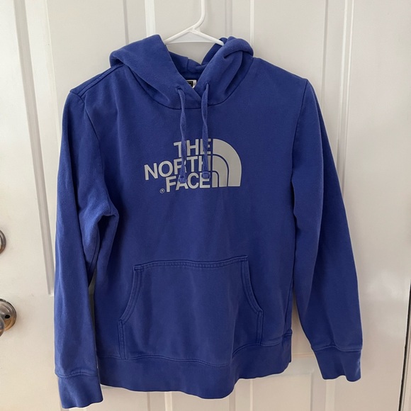 Women’s North Face Pullover Size M (fits more like a small) - Picture 2 of 3